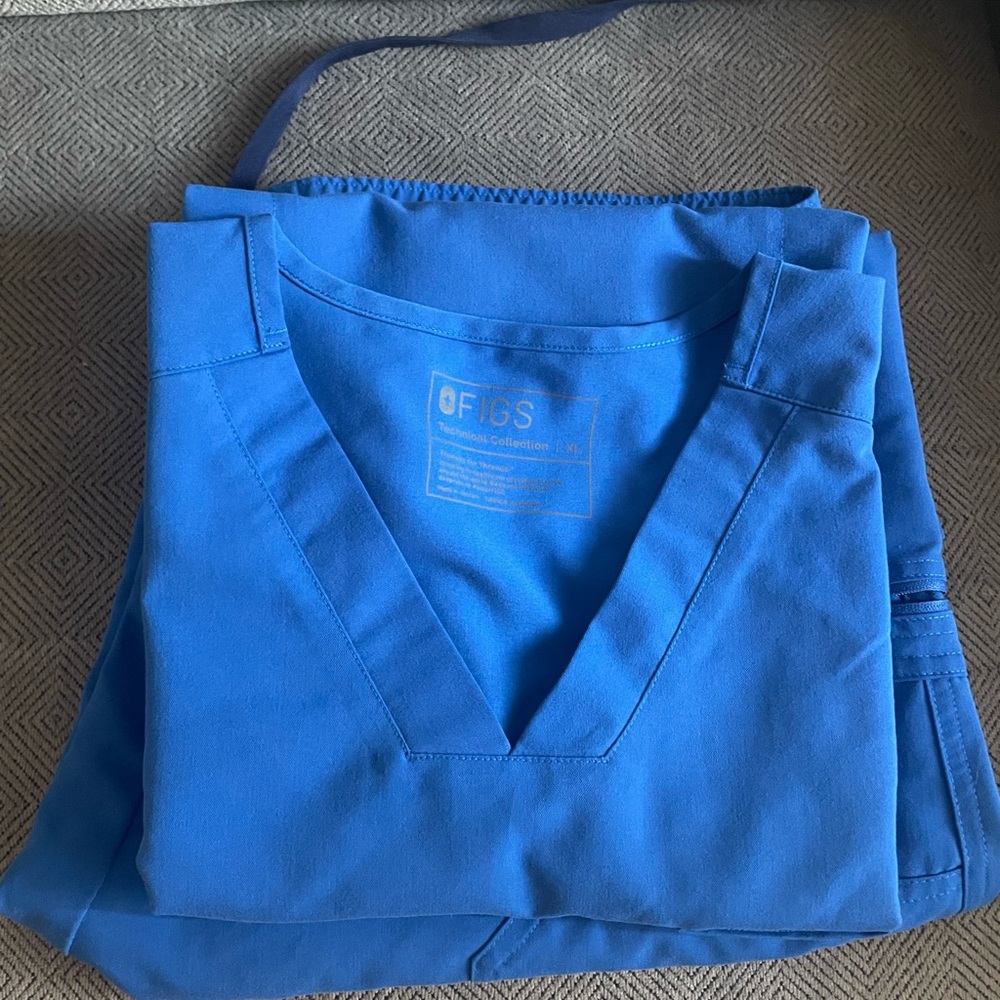 Fig brand scrubs top and bottoms XL - Technical Collection